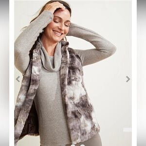 4/$20 Chico’s faux fur plush vest beige black with mandarin collar- size S- 4 US